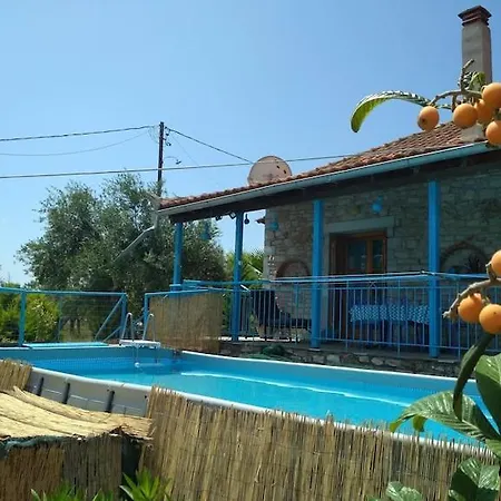 πέτρινο σπίτι με πισίνα Falanthi