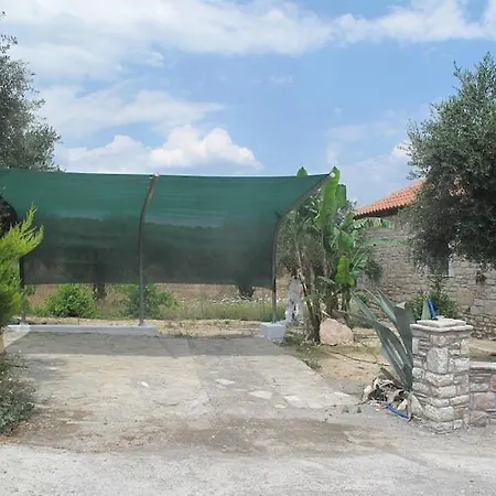 πέτρινο σπίτι με πισίνα Falanthi