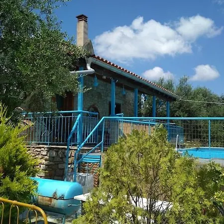 Holiday home πέτρινο σπίτι με πισίνα Falanthi